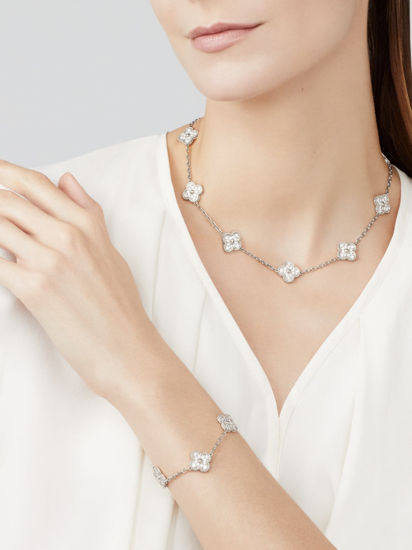 HALSKETTE VIERBLÄTTRIGER KLEE LAVISH 10 DESIGNS - SILBER